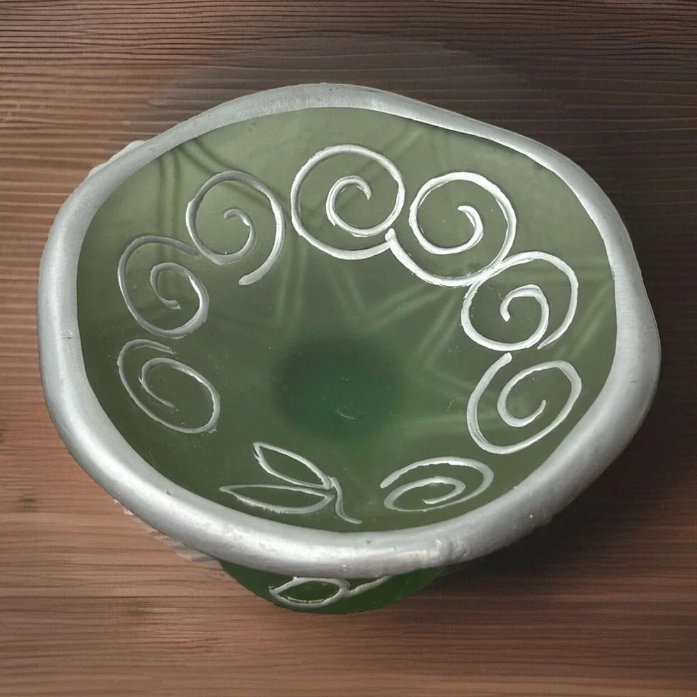Wamsutta Monique Frosted Green Glass Pedestal Soap Dish Scroll Leaf